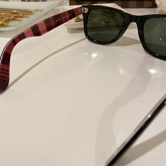 Ray-Ban Wayfarer Sunglasses - Picture 6 of 7